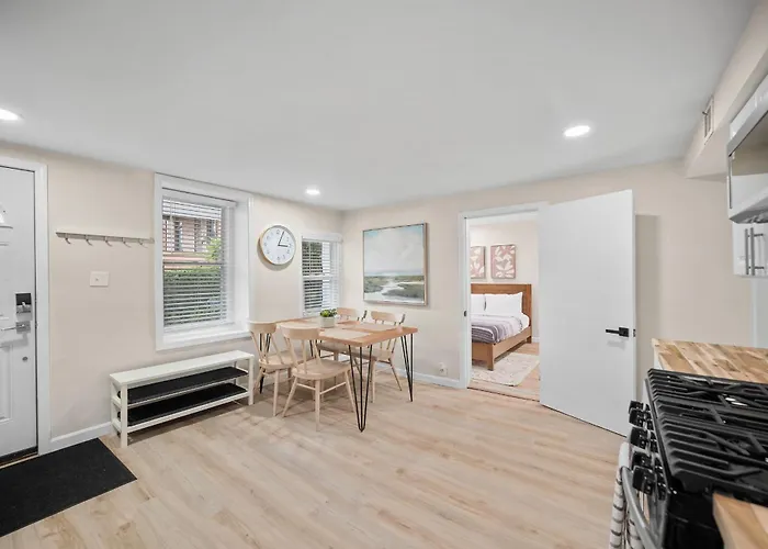 Modern And Cozy Two Bedroom With Free Parking Apartment Pittsburgh