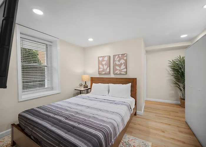 Apartment Modern And Cozy Two Bedroom With Free Parking Pittsburgh