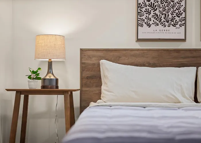Modern And Cozy Two Bedroom With Free Parking * Pittsburgh