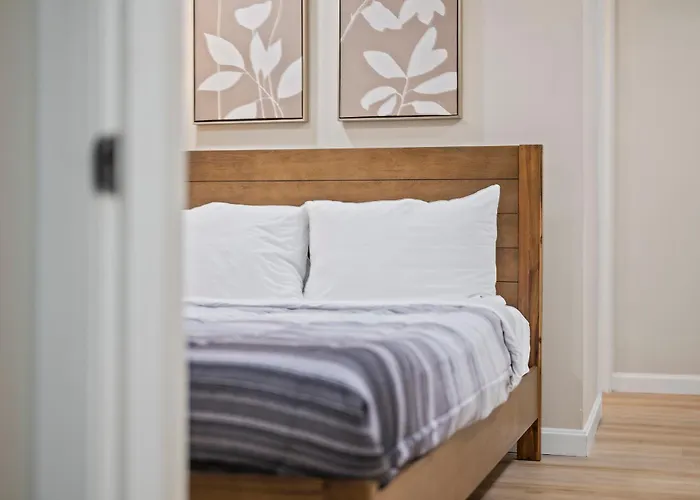 Modern And Cozy Two Bedroom With Free Parking Apartment Pittsburgh