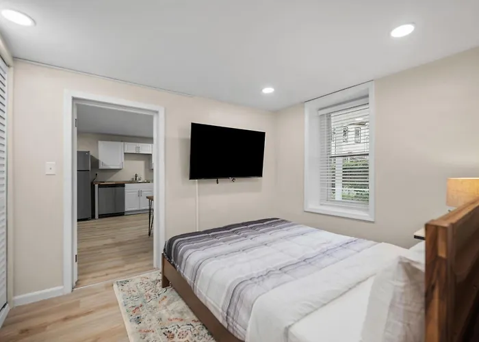Apartment Modern And Cozy Two Bedroom With Free Parking Pittsburgh