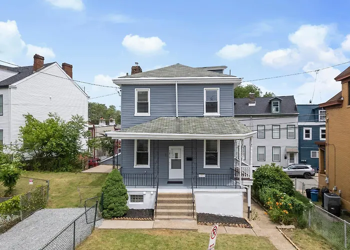 Modern And Cozy Two Bedroom With Free Parking * Pittsburgh