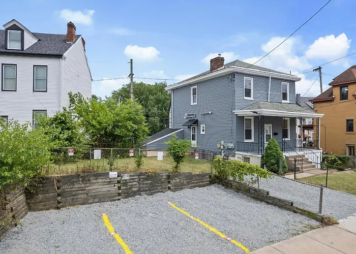 Modern And Cozy Two Bedroom With Free Parking Pittsburgh